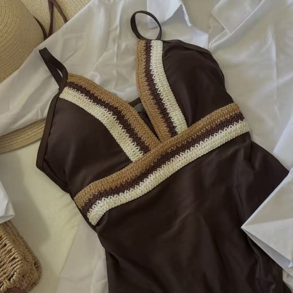Damen Eleganter Einteiler-Badeanzug mit raffinierten Farbdetails Echo Archiv