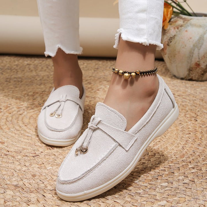 Damen Slipper-Loafer aus Velourslederoptik mit dekorativem Knotenriemen und leicht profilierter Gummisohle – Lioré
