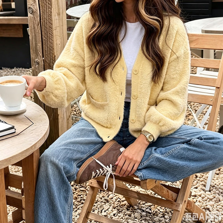 Damen Kuschelige Oversize-Cardigan aus Teddy-Fleece mit V-Ausschnitt, aufgesetzten Taschen & Rippbündchen Echoarchiv