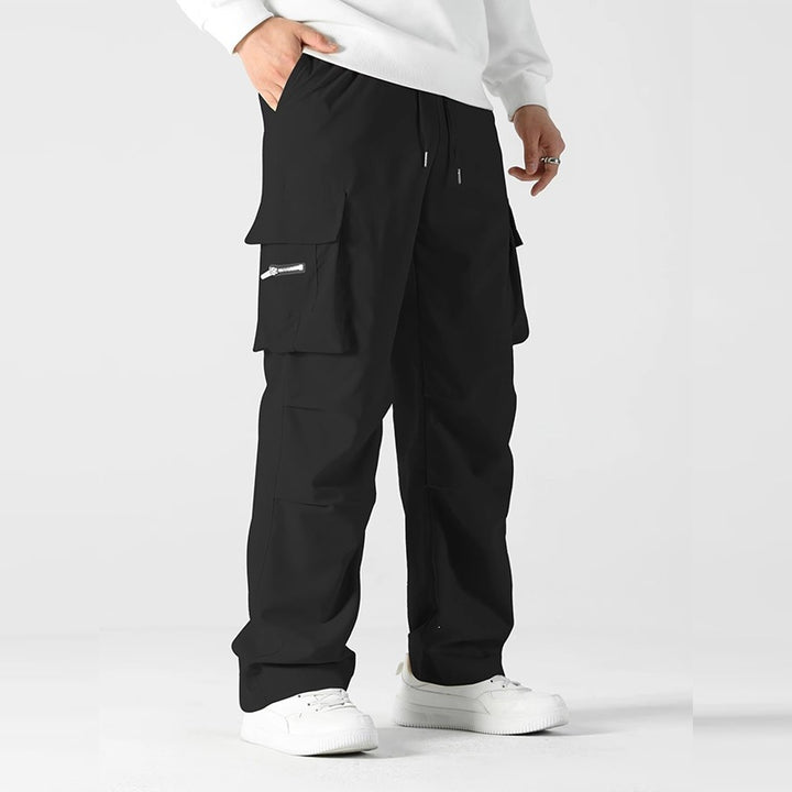 Herren weite Utility-Cargohose mit Tunnelzugbund, Knieabnähern und Multifachtaschen Echo Archiv
