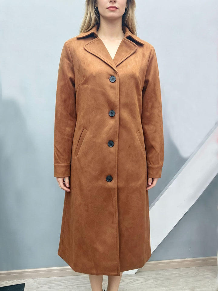 Damen langer Veloursimitat-Mantel mit klassischem Revers, markanter Knopfleiste und schrägen Eingrifftaschen – Montévia