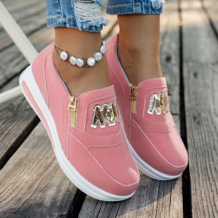 Damen Slip-On Plateau-Sneaker mit dekorativem Metall-Reißverschluss und Logo-Applikation – Névara