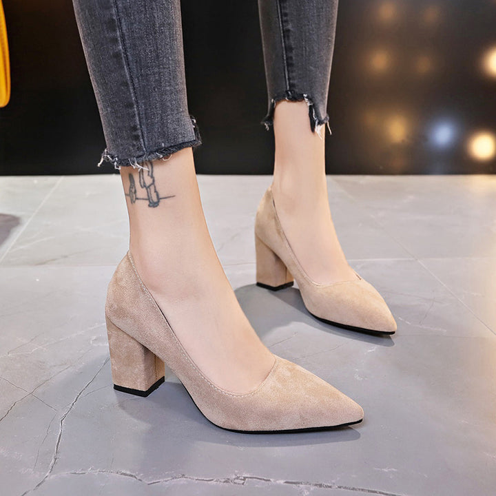 Damen Samtige Spitz-Pumps mit mittelhohem geometrischem Blockabsatz Echo Archiv