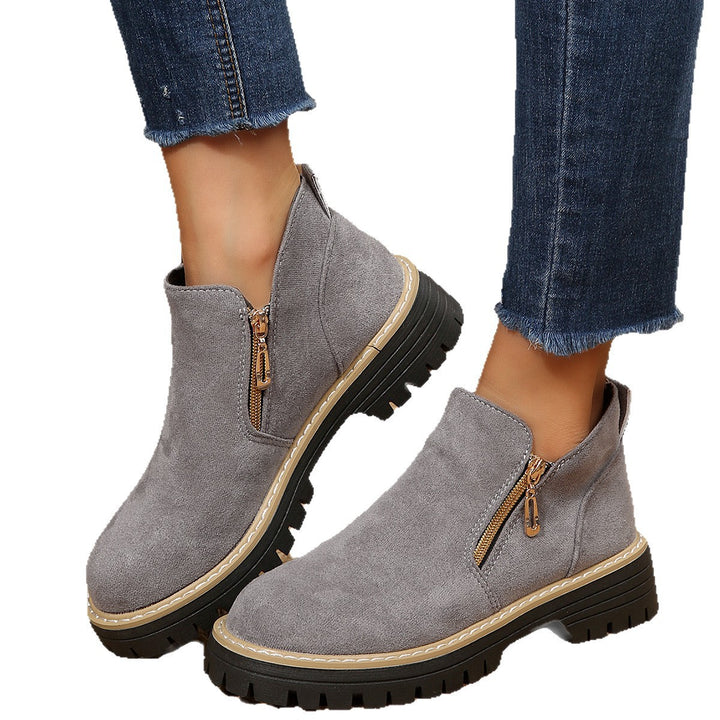 Damen Kurzschaft-Stiefelette aus Veloursoptik mit robust profilierter Sohle und seitlichem Reißverschluss – Varelle
