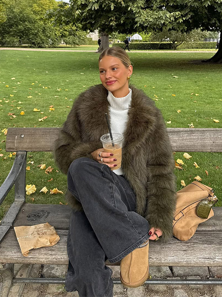 Damen Boxy-Kunstfelljacke mit voluminösem Schalkragen und weicher Teddystruktur Echoarchiv