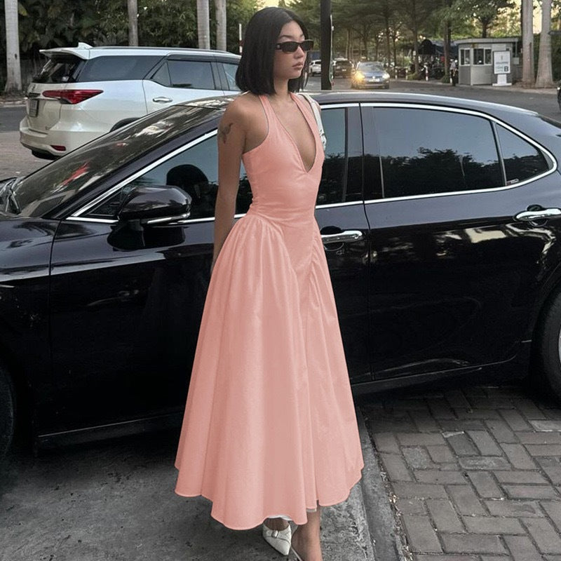 Damen Elegantes Maxikleid mit tiefem V-Ausschnitt und fließendem Rock Echo Archiv