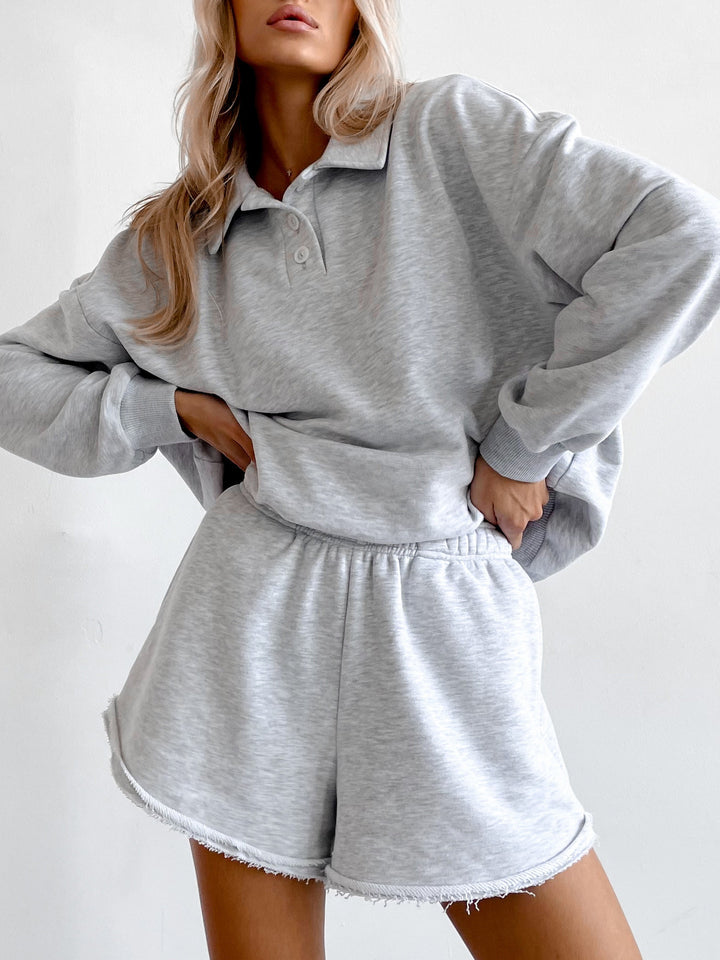 Damen Polo-Sweatshirt und fransige High-Waist Lounge-Shorts Set – Avérine