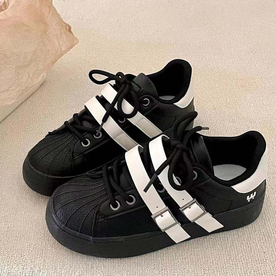 Damen Sportliche Sneakers mit innovativem Schnürsystem – Névara