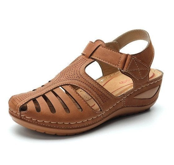 Damen nan geschlossene Slingback-Sandale mit perforiertem Obermaterial, ergonomischem Komfortfußbett und leichtem Keilabsatz Echo Archiv
