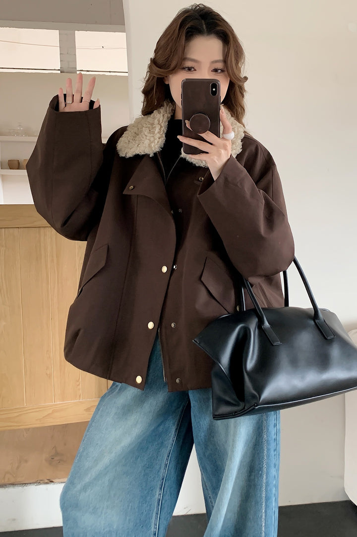 Damen Oversize-Utilityjacke mit hohem Teddykragen und Druckknopfleiste Echoarchiv