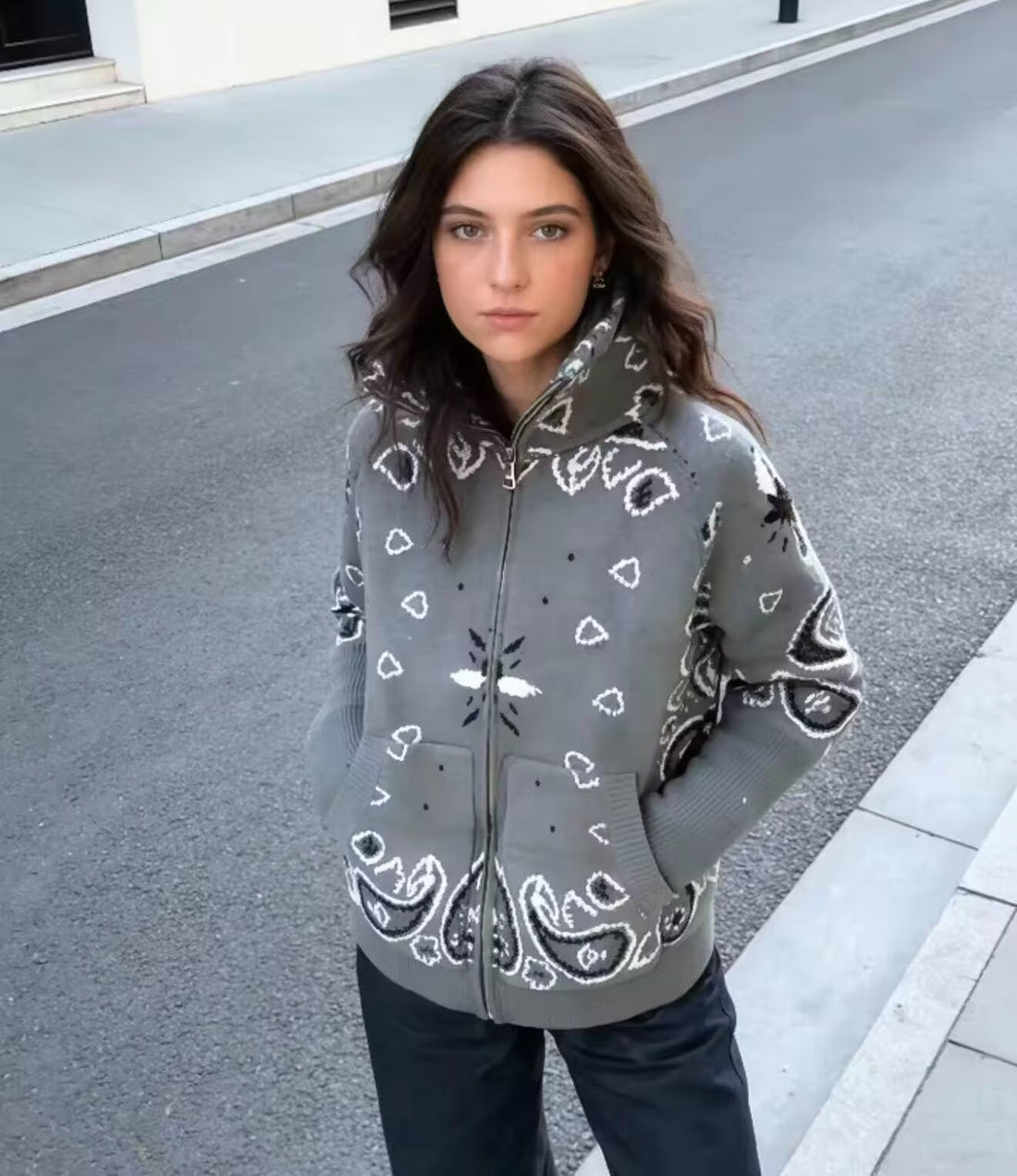 Damen Rollkragenpullover mit Allover-Bandana-Jacquard Echoarchiv