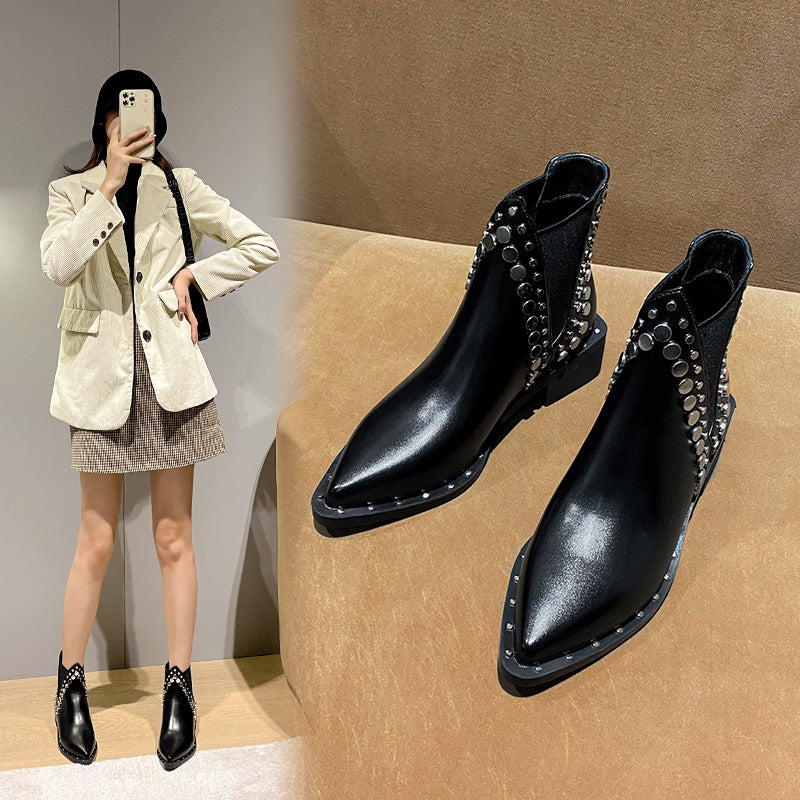 Damen Western-inspirierte Kurzschaft-Ankle-Boots mit spitzer Zehenpartie und Nietenbesatz Echo Archiv