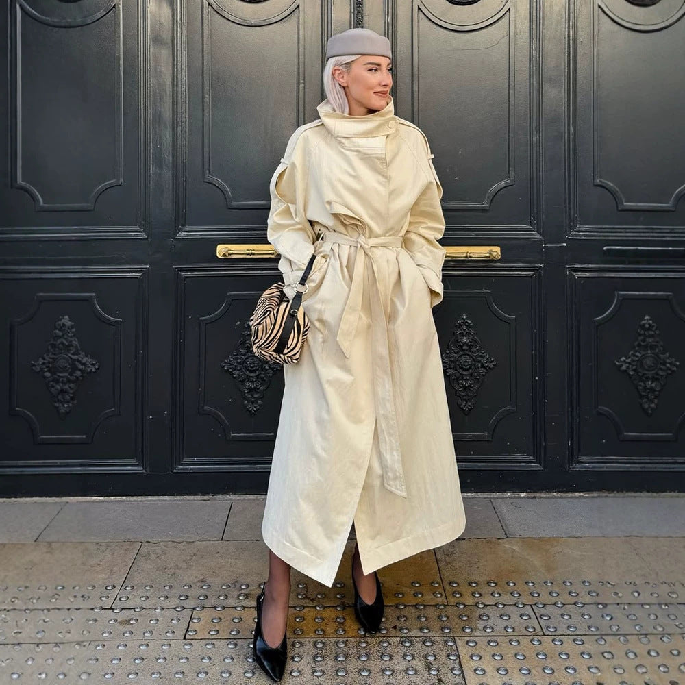 Damen langer leichter Trenchcoat mit weitem Schalkragen und überschnittener Schulter Echoarchiv