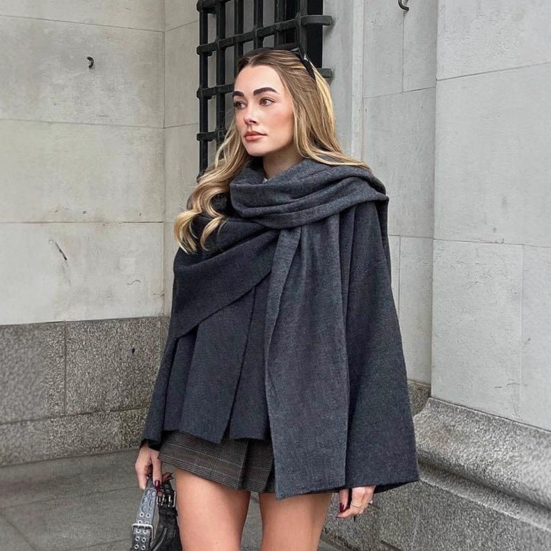Damen nan zweilagiger Strickponcho mit asymmetrischem Saum und dekorativem Knopfkragen Echo Archiv