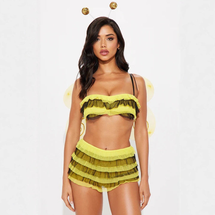 Damen Kostüm mit Rüschendetails und sexy Shorts Echo Archiv