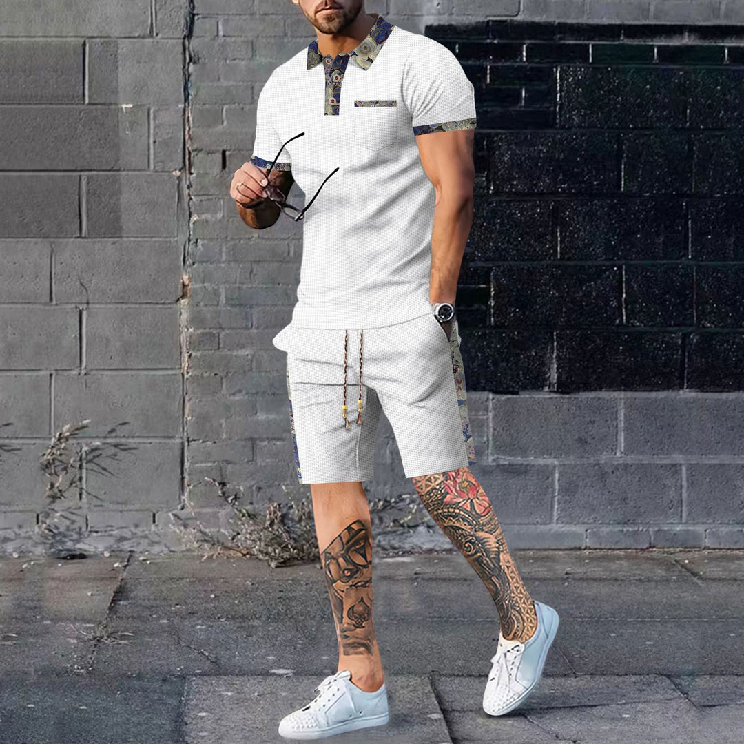 Herren Kurzarm-Polo und Shorts Ensemble im modernen Design mit kontrastierenden Details Echoarchiv