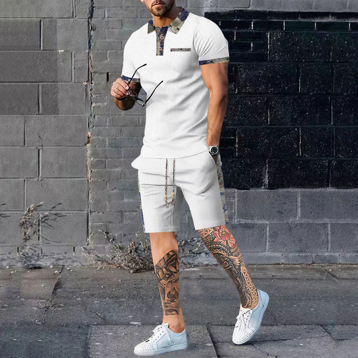Herren Kurzarm-Polo und Shorts Ensemble im modernen Design mit kontrastierenden Details Echoarchiv