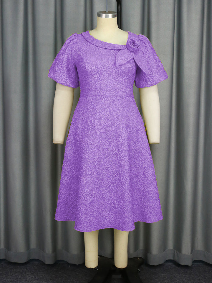 Damen Elegantes Kleid mit strukturierter Blumenapplikation Echo Archiv