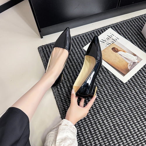 Damen Lack-Pumps mit spitzer Zehenform, gepolstertem Komfortfußbett und kurzem Blockabsatz – Lioré
