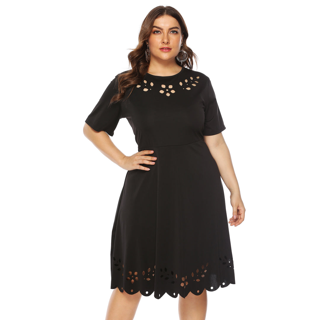 Damen elegantes Kleid mit Ausschnitt und Rüschensaum Echo Archiv