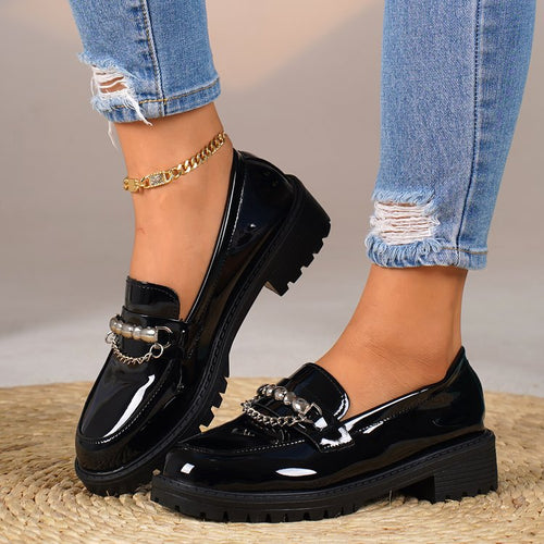 Damen Lack-Loafer mit profilierter Gummisohle und Kettendetail Echoarchiv