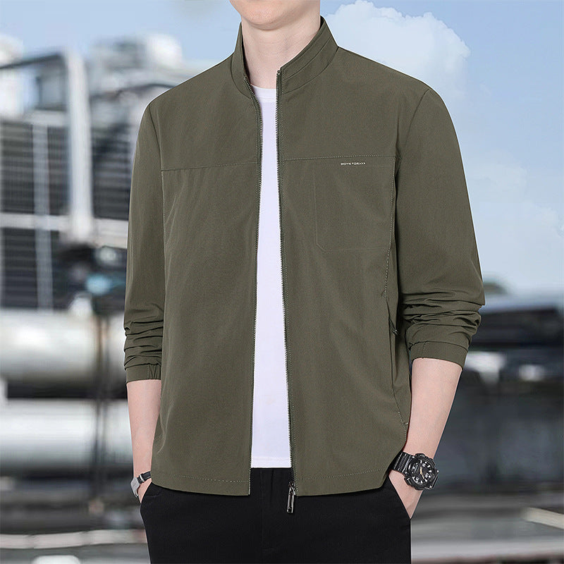 Herren Minimalistische Komfort-Trainingsjacke mit Stehkragen, windabweisendem Softshell-Material und verdeckten Reißverschlusstaschen Echoarchiv