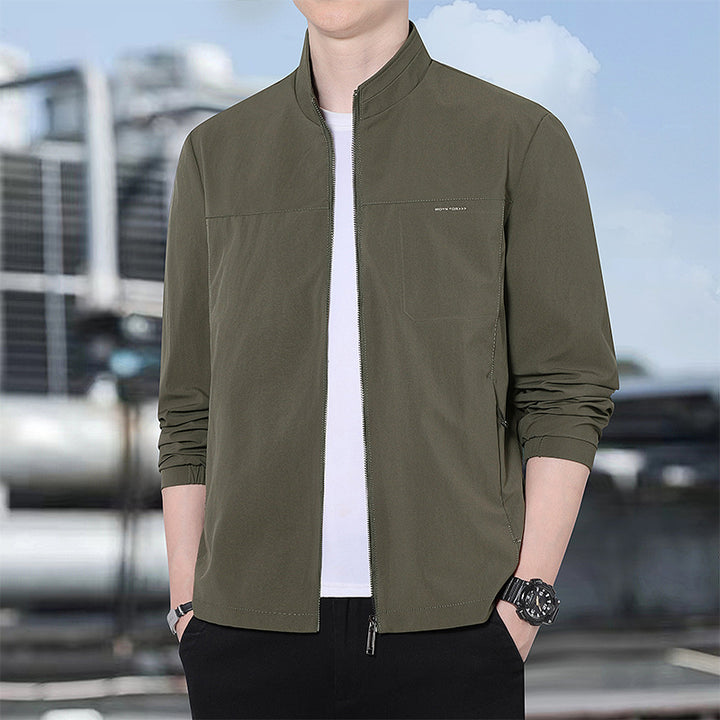 Herren Minimalistische Komfort-Trainingsjacke mit Stehkragen, windabweisendem Softshell-Material und verdeckten Reißverschlusstaschen Echoarchiv