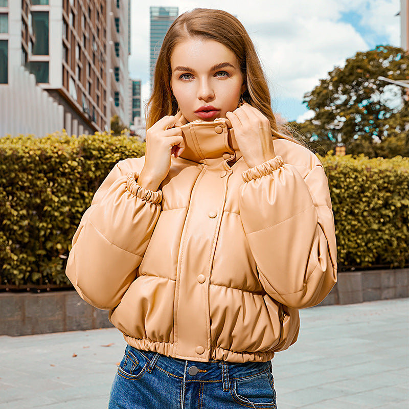 Damen nan kurze taillierte Steppjacke aus veganem Leder mit hohem Stehkragen und elastischem Saum Echo Archiv