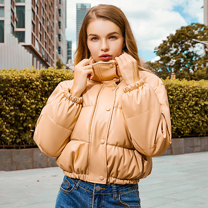 Damen nan kurze taillierte Steppjacke aus veganem Leder mit hohem Stehkragen und elastischem Saum Echo Archiv