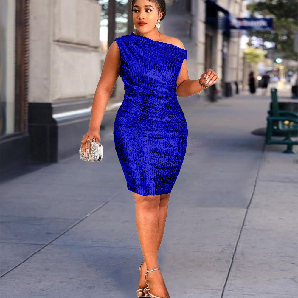 Damen figurbetontes Cocktailkleid mit asymmetrischem Schnitt und glitzerndem Stoff Echo Archiv