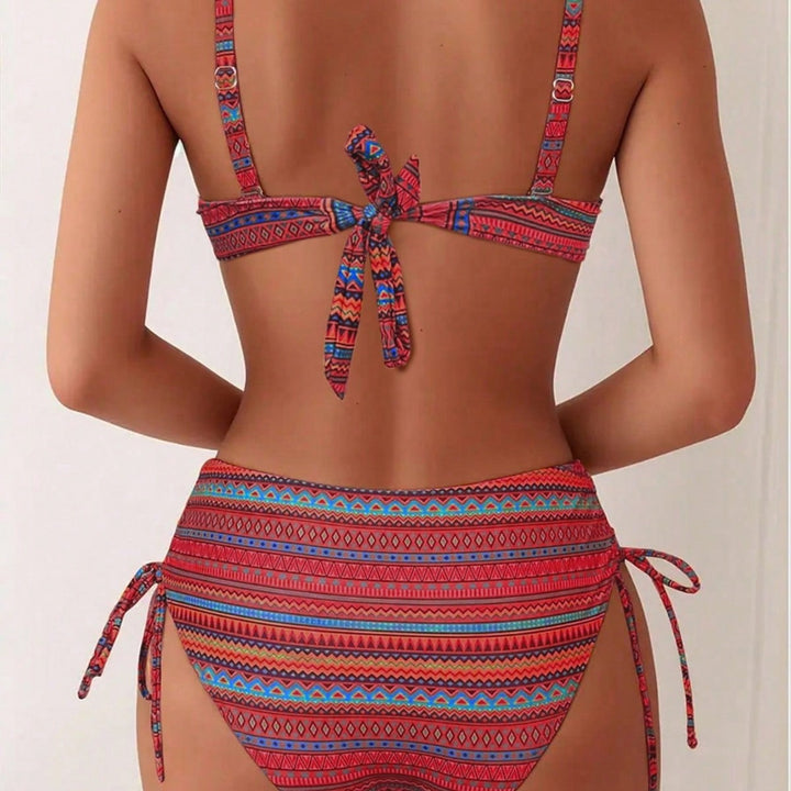 Damen Hochwertiger Bikini mit modischem Push-Up-Bra und hochgeschnittenem Unterteil Echo Archiv