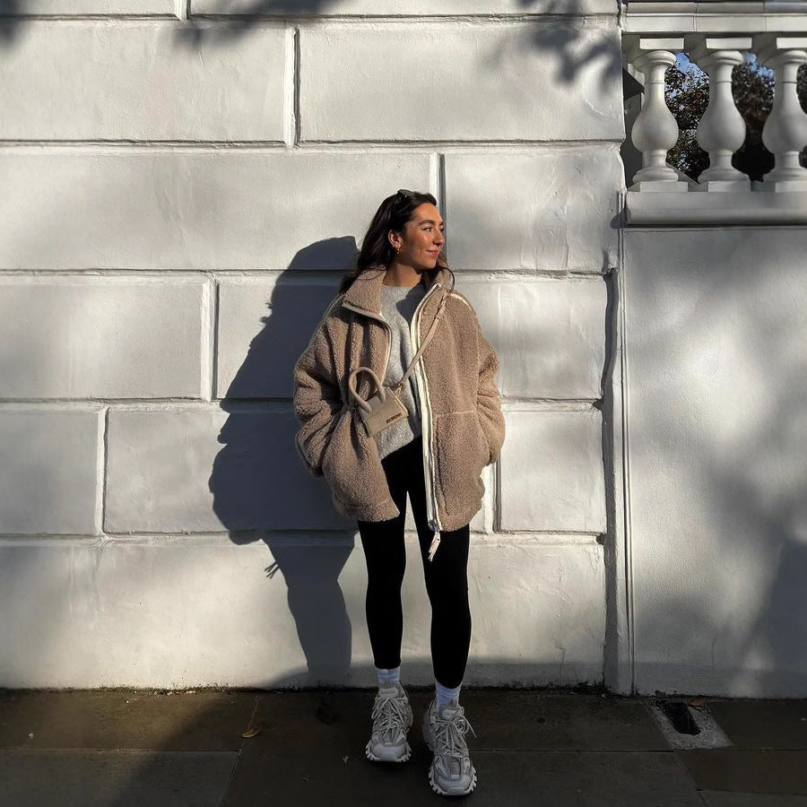 Damen oversized Fleecejacke mit hochschließendem Kragen und praktischen Taschen Echoarchiv