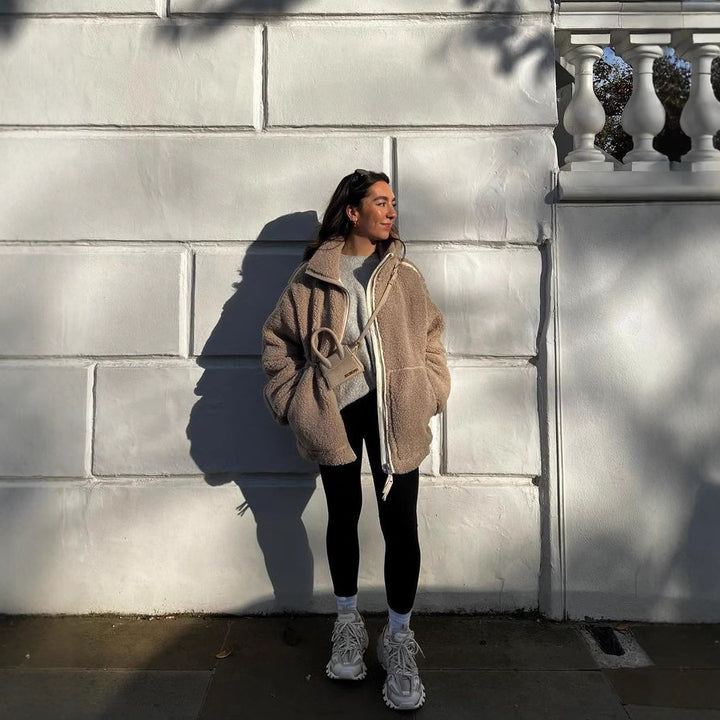 Damen oversized Fleecejacke mit hochschließendem Kragen und praktischen Taschen Echoarchiv