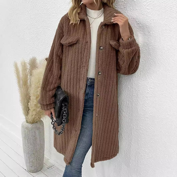 Damen nan langer Teddy-Mantel mit Schalkragen und aufgesetzten Brusttaschen Echo Archiv