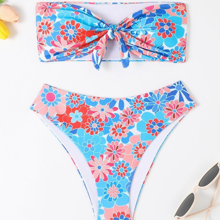 Damen Bandeau Bikini mit modischem Blumenmuster und verspieltem Knotendetail Echo Archiv
