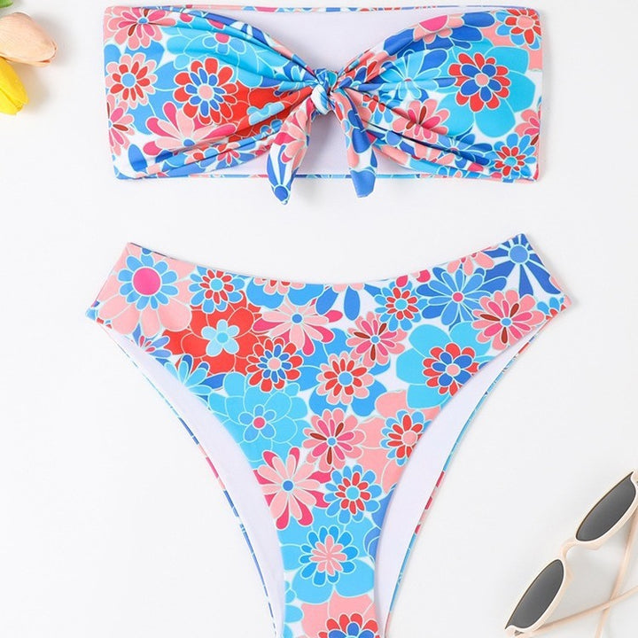 Damen Bandeau Bikini mit modischem Blumenmuster und verspieltem Knotendetail Echo Archiv