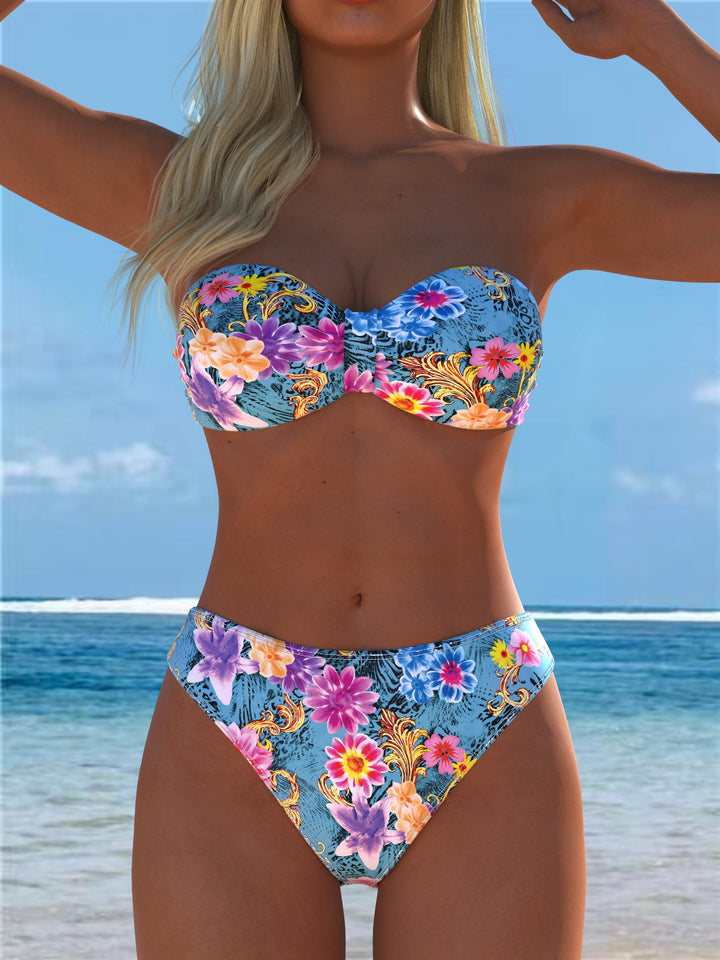 Damen Bikini-Set mit einem eleganten Bustier-Oberteil und hohem Beinausschnitt Echo Archiv