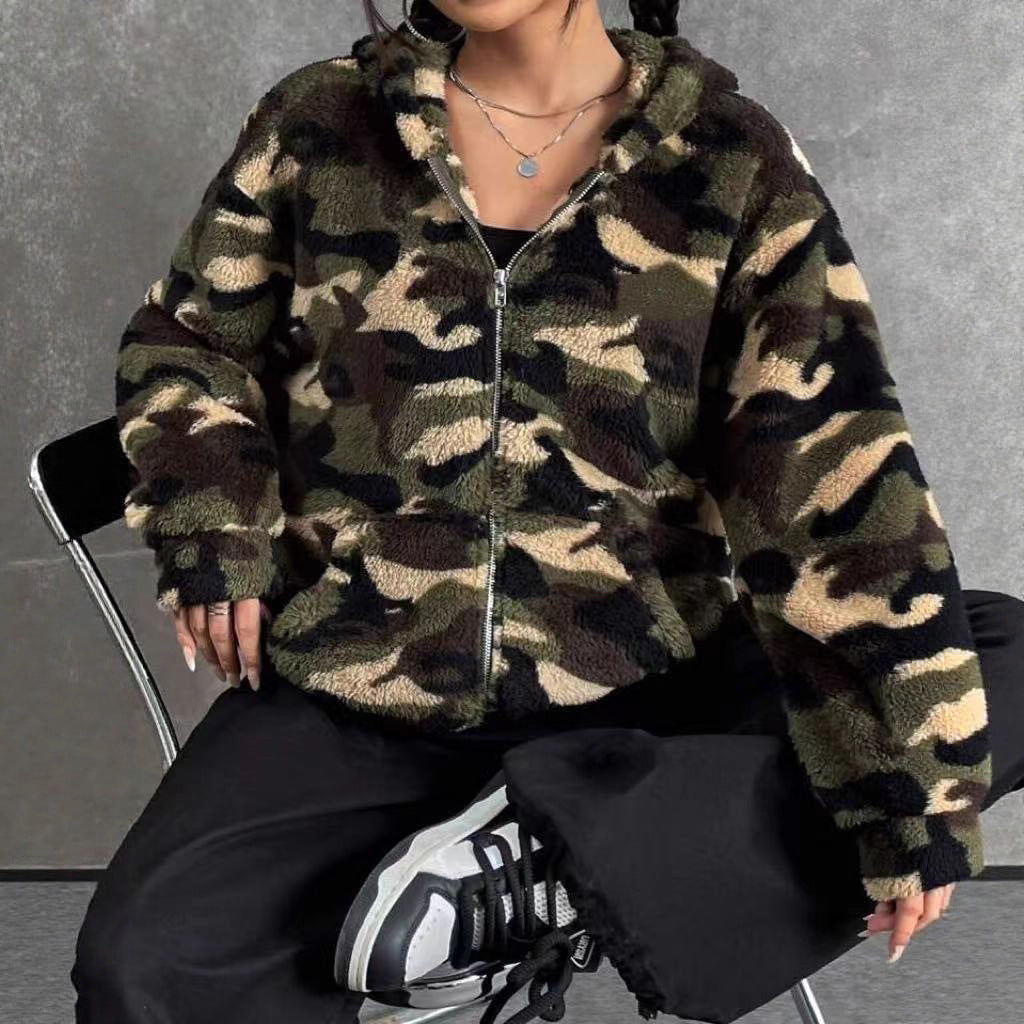 Damen Teddy-Fleece Kapuzenjacke im Camouflage-Look Echoarchiv