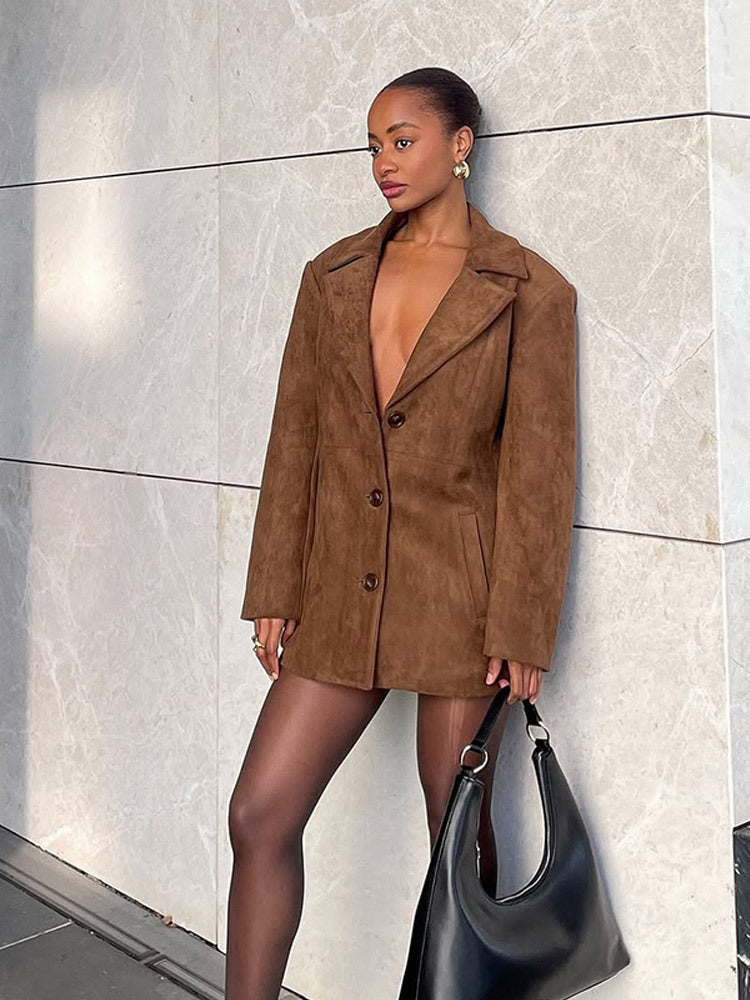 Damen Kurzer Veloursleder-Mantel im Blazerstil mit kastiger Oversize-Silhouette und Reverskragen Echoarchiv