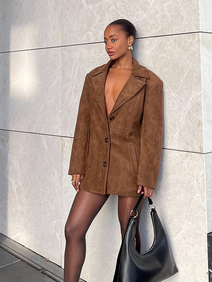 Damen Kurzer Veloursleder-Mantel im Blazerstil mit kastiger Oversize-Silhouette und Reverskragen Echoarchiv