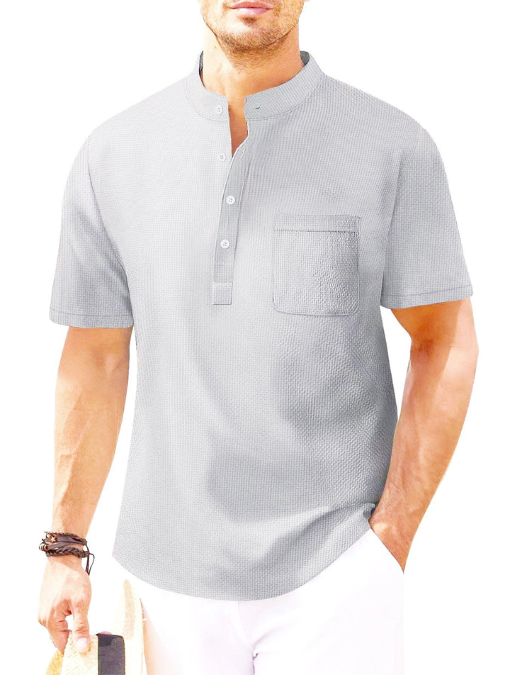 Herren Kurzarm-Henley-Shirt mit strukturiertem Design und praktischer Brusttasche Echoarchiv