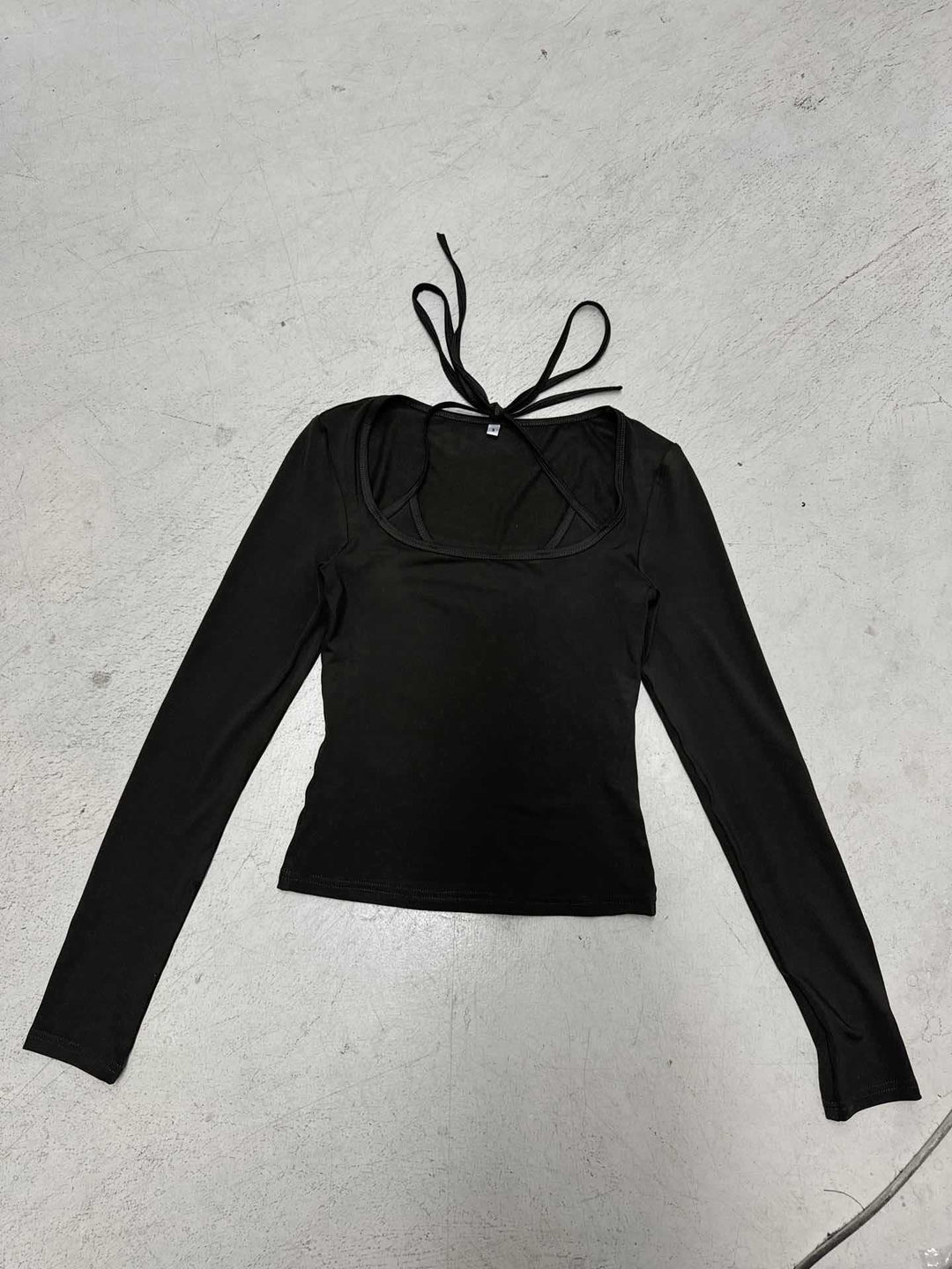 Damen nan figurbetontes Langarm-Top mit Neckholder-Bindung und eckigem Ausschnitt Echo Archiv