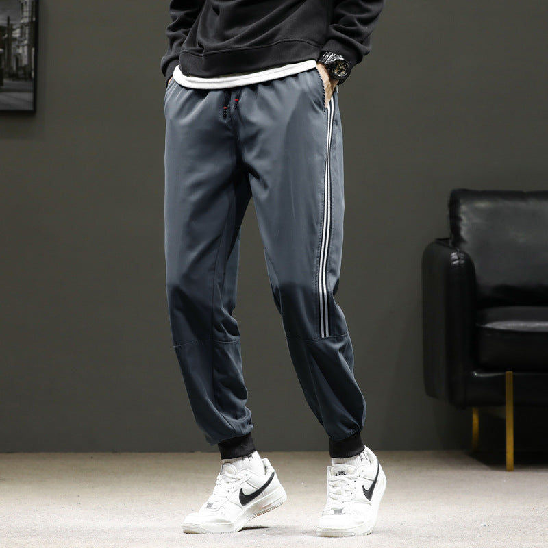 Herren Sportliche Nylon-Joggerhose mit elastischem Bund und seitlichen Kontraststreifen Echo Archiv