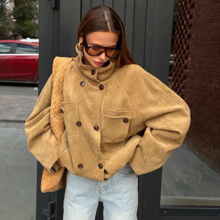 Damen Kurze doppeltreihige Veloursjacke mit Stehkragen, Ballonärmeln und aufgesetzten Taschen Echo Archiv