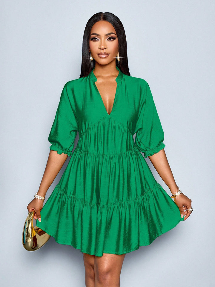 Damen Stufiges Mini‑Kleid mit V‑Ausschnitt und gerafften Dreiviertelärmeln Echo Archiv