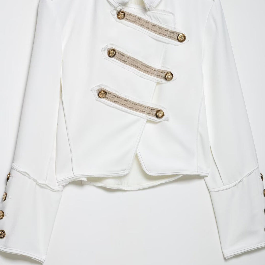 Damen Kurzjacke im Militärstil mit asymmetrischer Zierleiste, Schulterpatten und Goldknöpfen Echoarchiv