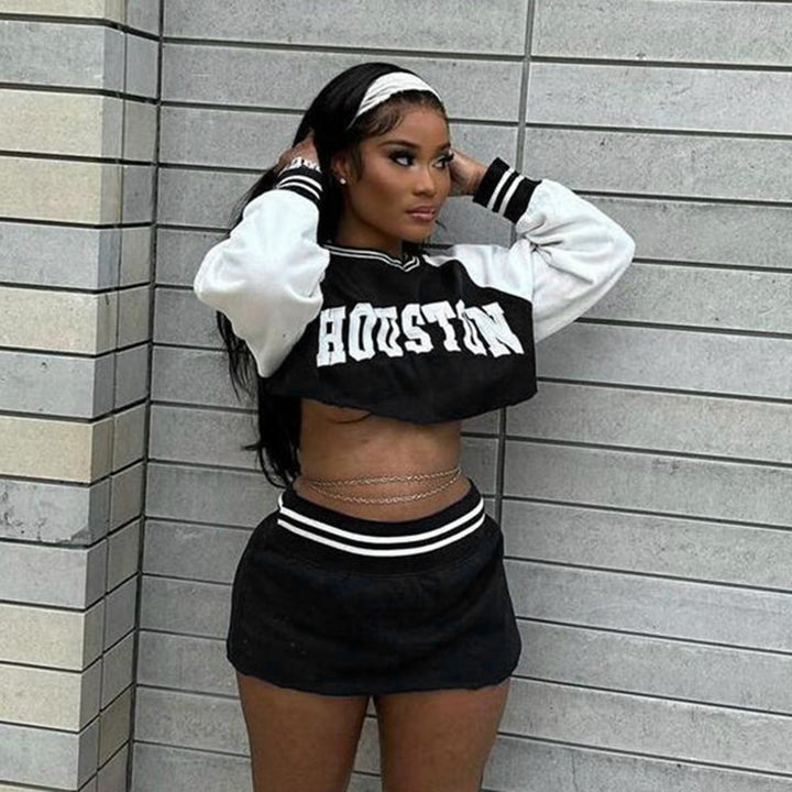 Damen Zweiteiliges Sportives Crop-Sweatshirt- und Minirock-Set mit Raglanärmeln und geripptem Taillenbund – Élanora