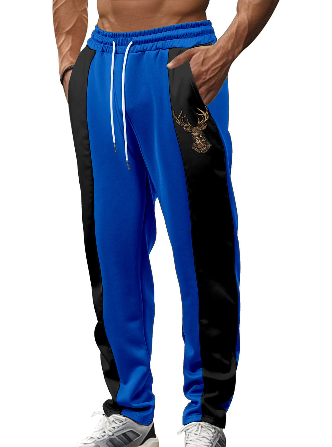 Herren nan sportive Trackpants mit seitlichen Kontrastbahnen elastischem Bund Kordelzug und Hirschstickerei Echo Archiv