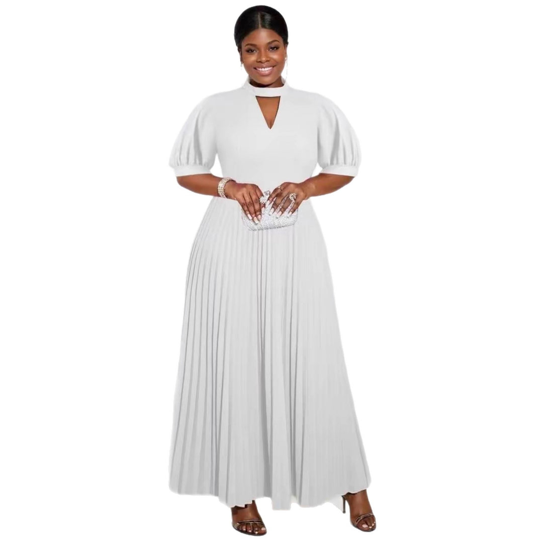 Damen Elegantes Maxikleid mit plissiertem Rock und Schlüsselausschnitt Echo Archiv