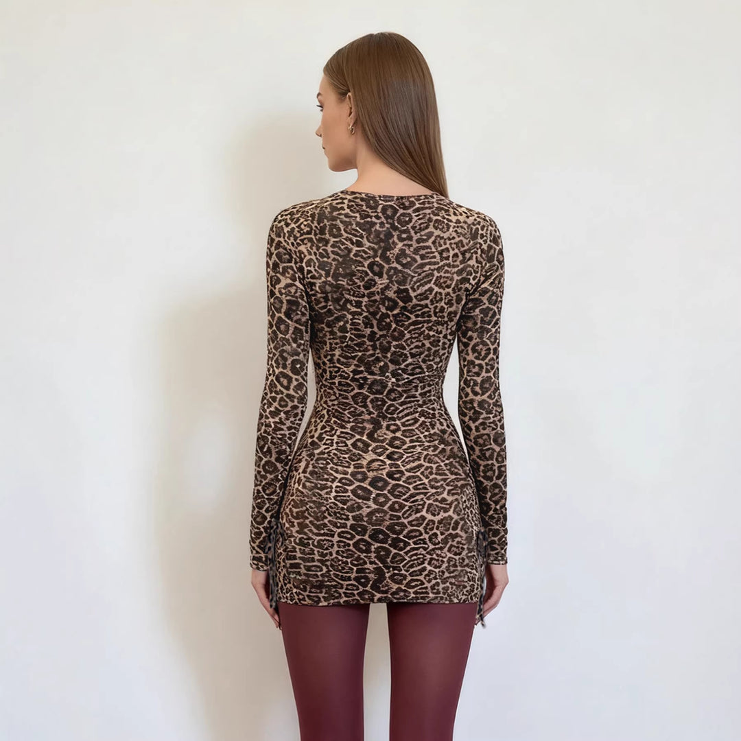 Damen Figurbetontes Leoprint-Minikleid mit tiefem V-Ausschnitt, langen Ärmeln und Kordelzügen – Élara